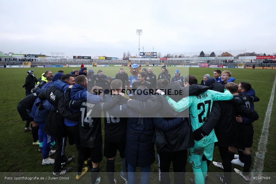 Mannschaftskreis, Stadion am Schönbusch, Aschaffenburg, 03.12.2022, sport, action, Fussball, BFV, Dezember 2022, Saison 2022/2023, 24. Spieltag, Regionalliga Bayern, FCB, SVA, FC Bayern München II, SV Viktoria Aschaffenburg - Bild-ID: 2347989