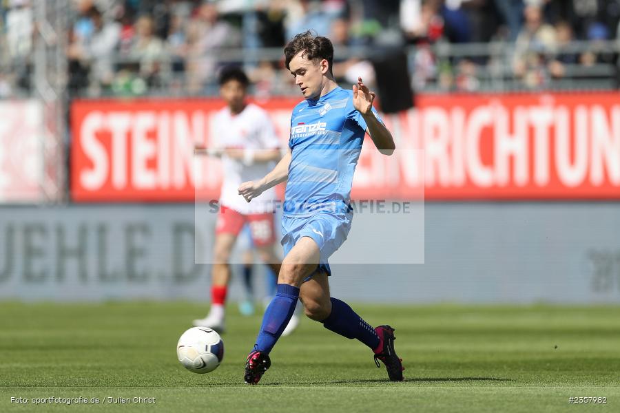 Elias Rudolf Herzig, AKON Arena, Würzburg, 10.04.2023, sport, action, BFV, Fussball, 30. Spieltag, Regionalliga Bayern, FVI, FWK, FV Illertissen, FC Würzburger Kickers - Bild-ID: 2357982