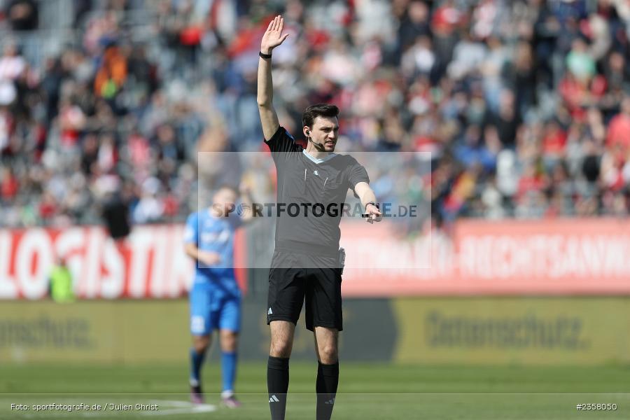 Felix Grund, AKON Arena, Würzburg, 10.04.2023, sport, action, BFV, Fussball, 30. Spieltag, Regionalliga Bayern, FVI, FWK, FV Illertissen, FC Würzburger Kickers - Bild-ID: 2358050