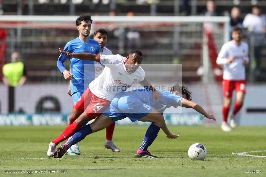 Saliou Sané, AKON Arena, Würzburg, 10.04.2023, sport, action, BFV, Fussball, 30. Spieltag, Regionalliga Bayern, FVI, FWK, FV Illertissen, FC Würzburger Kickers - Bild-ID: 2358123