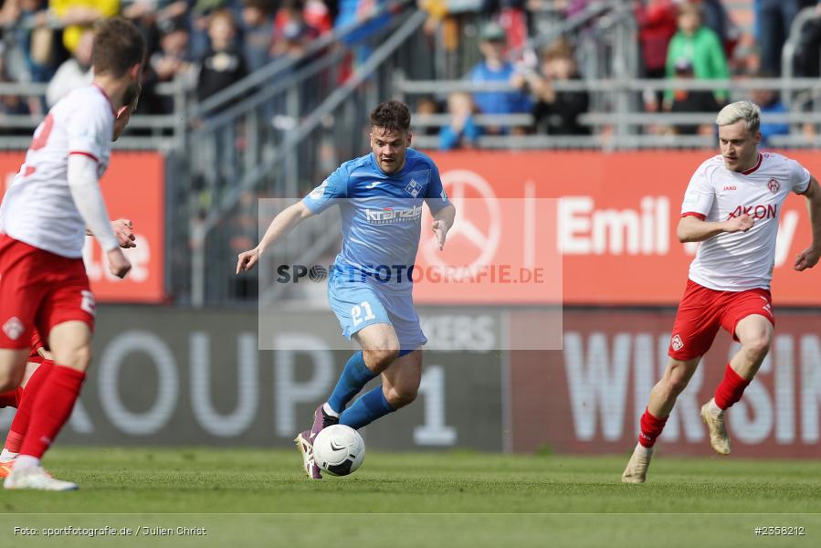 Yannick Glessing, AKON Arena, Würzburg, 10.04.2023, sport, action, BFV, Fussball, 30. Spieltag, Regionalliga Bayern, FVI, FWK, FV Illertissen, FC Würzburger Kickers - Bild-ID: 2358212