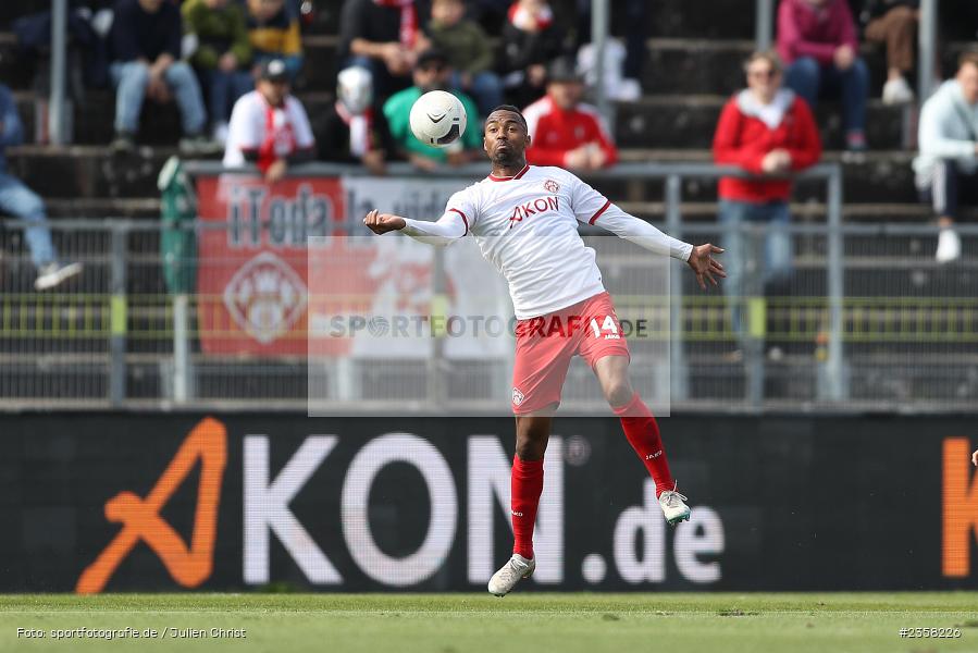 Saliou Sané, AKON Arena, Würzburg, 10.04.2023, sport, action, BFV, Fussball, 30. Spieltag, Regionalliga Bayern, FVI, FWK, FV Illertissen, FC Würzburger Kickers - Bild-ID: 2358226