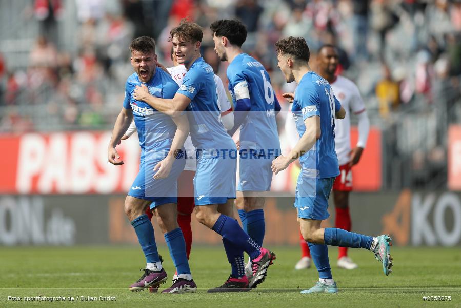 Yannick Glessing, AKON Arena, Würzburg, 10.04.2023, sport, action, BFV, Fussball, 30. Spieltag, Regionalliga Bayern, FVI, FWK, FV Illertissen, FC Würzburger Kickers - Bild-ID: 2358275