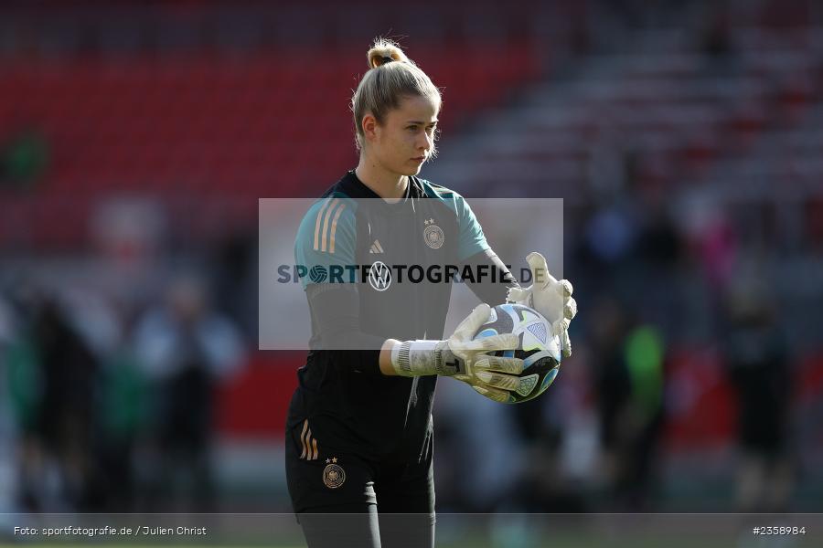 Stina Johannes, Max-Morlock-Stadion, Nürnberg, 12.04.2023, sport, action, Fussball, DFB, FIFA, UEFA, Freundschaftsspiel, BRA, GER, Frauen-Nationalmannschaft, Brasilien, Deutschland - Bild-ID: 2358984