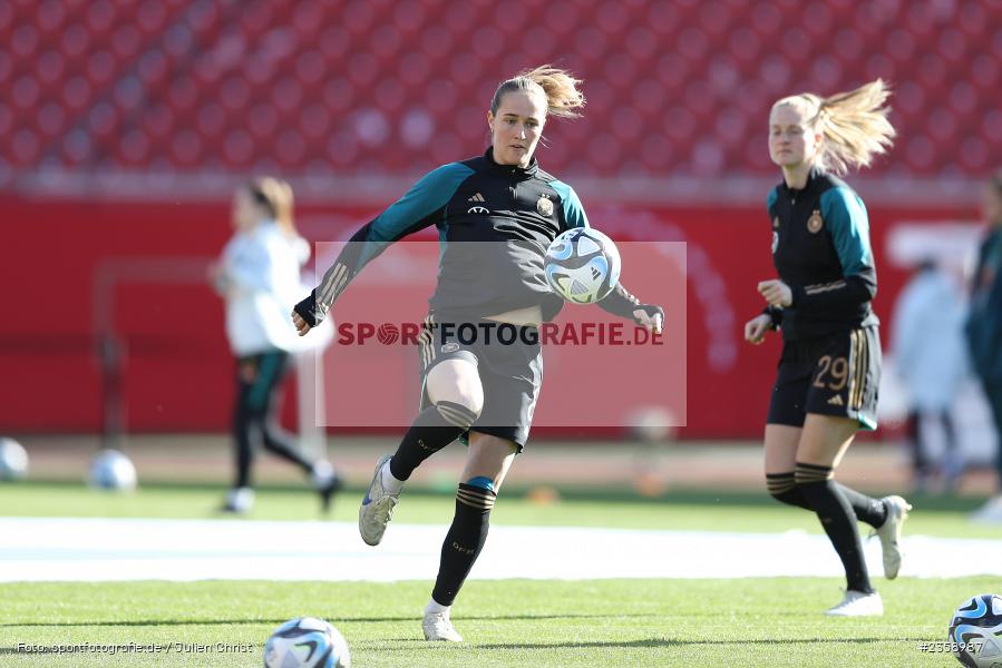 Sydney Lohmann, Max-Morlock-Stadion, Nürnberg, 12.04.2023, sport, action, Fussball, DFB, FIFA, UEFA, Freundschaftsspiel, BRA, GER, Frauen-Nationalmannschaft, Brasilien, Deutschland - Bild-ID: 2358987 Sydney Lohmann, Max-Morlock-Stadion, Nürnberg, 12.04.2023, sport, action, Fussball, DFB, FIFA, UEFA, Freundschaftsspiel, BRA, GER, Frauen-Nationalmannschaft, Brasilien, Deutschland - Bild-ID: 2358987