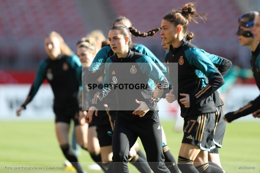 Sara Däbritz, Max-Morlock-Stadion, Nürnberg, 12.04.2023, sport, action, Fussball, DFB, FIFA, UEFA, Freundschaftsspiel, BRA, GER, Frauen-Nationalmannschaft, Brasilien, Deutschland - Bild-ID: 2358998 Sara Däbritz, Max-Morlock-Stadion, Nürnberg, 12.04.2023, sport, action, Fussball, DFB, FIFA, UEFA, Freundschaftsspiel, BRA, GER, Frauen-Nationalmannschaft, Brasilien, Deutschland - Bild-ID: 2358998