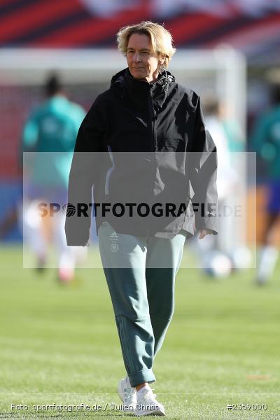 Martina Voss-Tecklenburg, Max-Morlock-Stadion, Nürnberg, 12.04.2023, sport, action, Fussball, DFB, FIFA, UEFA, Freundschaftsspiel, BRA, GER, Frauen-Nationalmannschaft, Brasilien, Deutschland - Bild-ID: 2359000 Martina Voss-Tecklenburg, Max-Morlock-Stadion, Nürnberg, 12.04.2023, sport, action, Fussball, DFB, FIFA, UEFA, Freundschaftsspiel, BRA, GER, Frauen-Nationalmannschaft, Brasilien, Deutschland - Bild-ID: 2359000