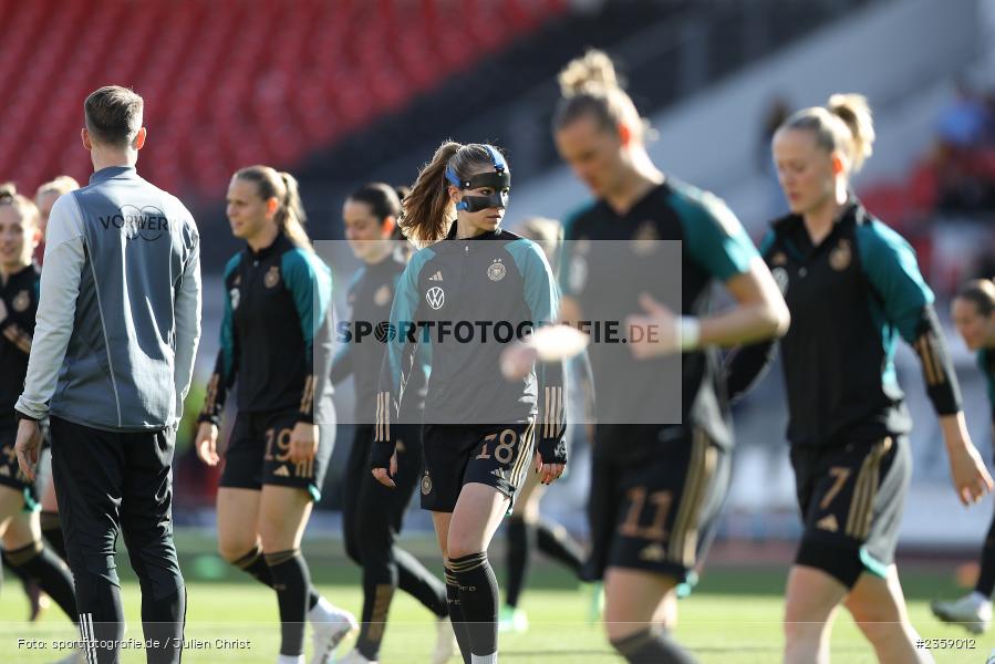 Melanie Leupolz, Max-Morlock-Stadion, Nürnberg, 12.04.2023, sport, action, Fussball, DFB, FIFA, UEFA, Freundschaftsspiel, BRA, GER, Frauen-Nationalmannschaft, Brasilien, Deutschland - Bild-ID: 2359012 Melanie Leupolz, Max-Morlock-Stadion, Nürnberg, 12.04.2023, sport, action, Fussball, DFB, FIFA, UEFA, Freundschaftsspiel, BRA, GER, Frauen-Nationalmannschaft, Brasilien, Deutschland - Bild-ID: 2359012