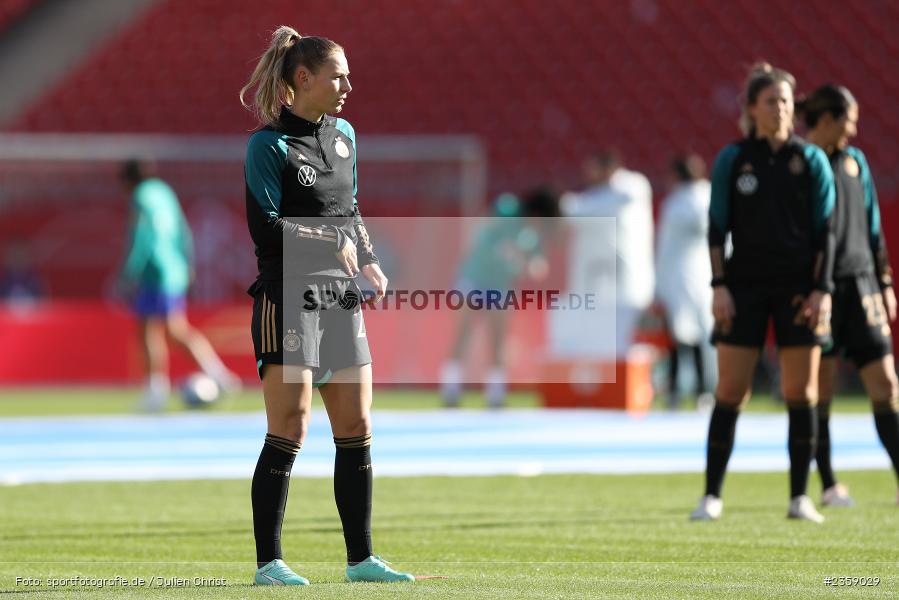 Sarai Linder, Max-Morlock-Stadion, Nürnberg, 12.04.2023, sport, action, Fussball, DFB, FIFA, UEFA, Freundschaftsspiel, BRA, GER, Frauen-Nationalmannschaft, Brasilien, Deutschland - Bild-ID: 2359029