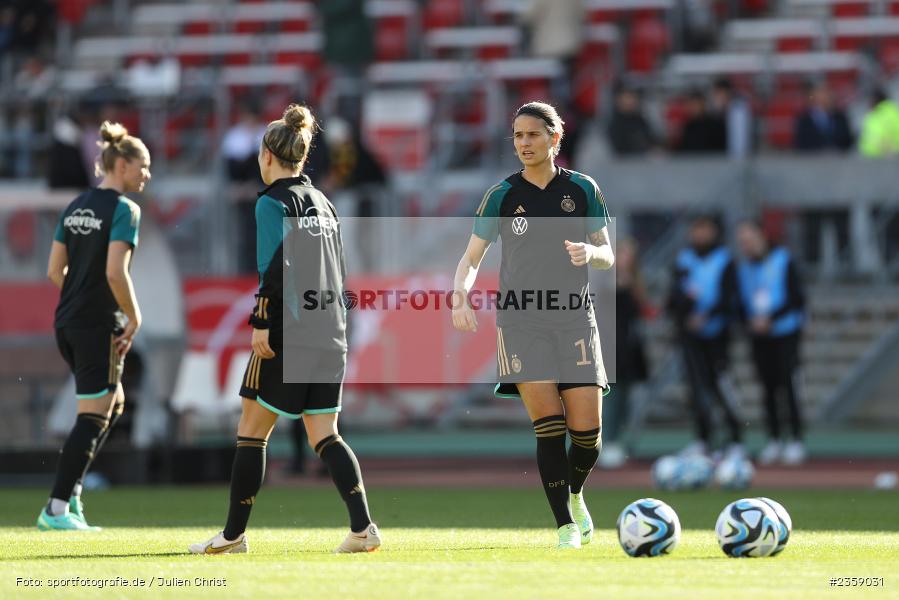 Dzsenifer Marozsán, Max-Morlock-Stadion, Nürnberg, 12.04.2023, sport, action, Fussball, DFB, FIFA, UEFA, Freundschaftsspiel, BRA, GER, Frauen-Nationalmannschaft, Brasilien, Deutschland - Bild-ID: 2359031 Dzsenifer Marozsán, Max-Morlock-Stadion, Nürnberg, 12.04.2023, sport, action, Fussball, DFB, FIFA, UEFA, Freundschaftsspiel, BRA, GER, Frauen-Nationalmannschaft, Brasilien, Deutschland - Bild-ID: 2359031