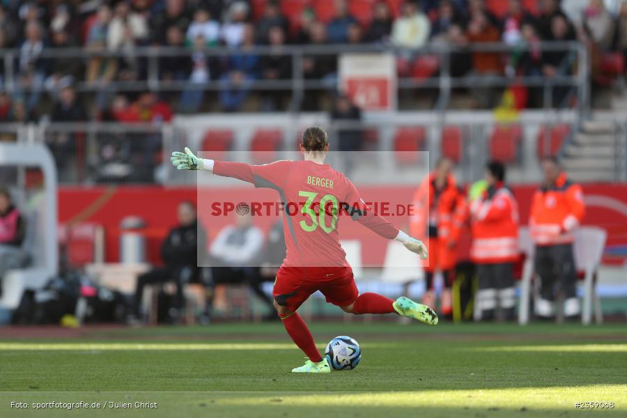 Ann-Katrin Berger, Max-Morlock-Stadion, Nürnberg, 12.04.2023, sport, action, Fussball, DFB, FIFA, UEFA, Freundschaftsspiel, BRA, GER, Frauen-Nationalmannschaft, Brasilien, Deutschland - Bild-ID: 2359068