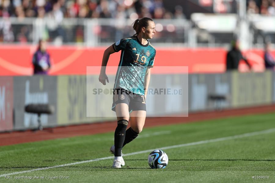 Klara Bühl, Max-Morlock-Stadion, Nürnberg, 12.04.2023, sport, action, Fussball, DFB, FIFA, UEFA, Freundschaftsspiel, BRA, GER, Frauen-Nationalmannschaft, Brasilien, Deutschland - Bild-ID: 2359076