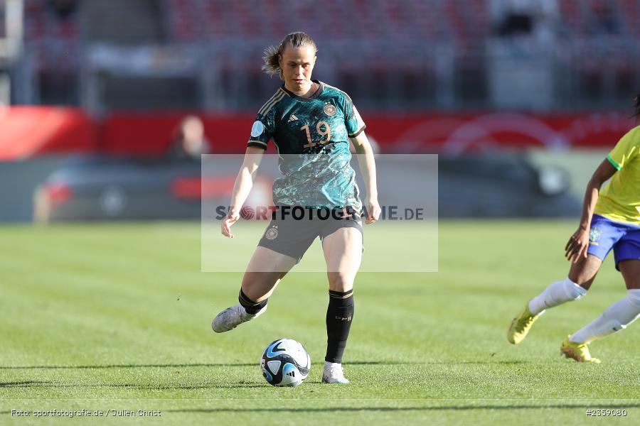 Klara Bühl, Max-Morlock-Stadion, Nürnberg, 12.04.2023, sport, action, Fussball, DFB, FIFA, UEFA, Freundschaftsspiel, BRA, GER, Frauen-Nationalmannschaft, Brasilien, Deutschland - Bild-ID: 2359080