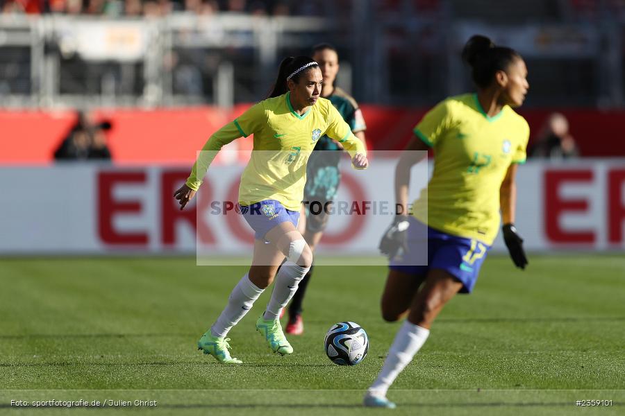 Antonia Silva, Max-Morlock-Stadion, Nürnberg, 12.04.2023, sport, action, Fussball, DFB, FIFA, UEFA, Freundschaftsspiel, BRA, GER, Frauen-Nationalmannschaft, Brasilien, Deutschland - Bild-ID: 2359101