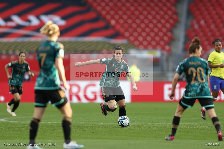 Lena Sophie Oberdorf, Max-Morlock-Stadion, Nürnberg, 12.04.2023, sport, action, Fussball, DFB, FIFA, UEFA, Freundschaftsspiel, BRA, GER, Frauen-Nationalmannschaft, Brasilien, Deutschland - Bild-ID: 2359253