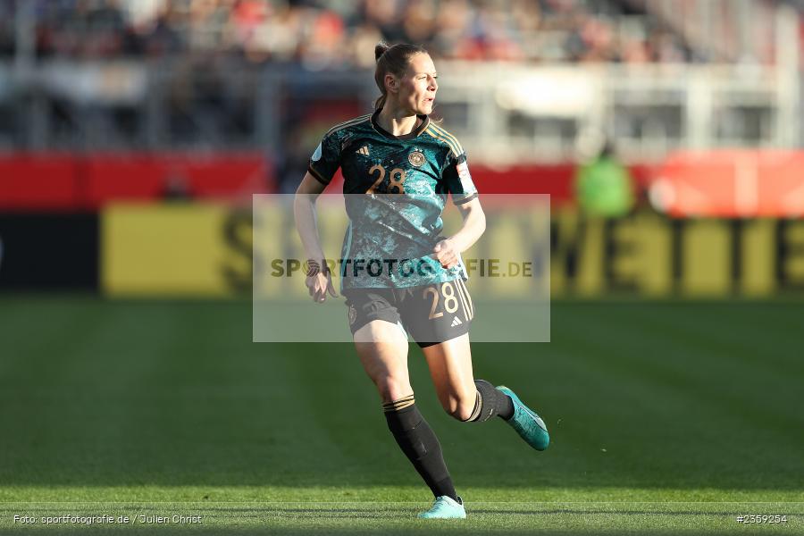 Sarai Linder, Max-Morlock-Stadion, Nürnberg, 12.04.2023, sport, action, Fussball, DFB, FIFA, UEFA, Freundschaftsspiel, BRA, GER, Frauen-Nationalmannschaft, Brasilien, Deutschland - Bild-ID: 2359254