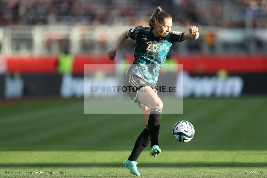 Sarai Linder, Max-Morlock-Stadion, Nürnberg, 12.04.2023, sport, action, Fussball, DFB, FIFA, UEFA, Freundschaftsspiel, BRA, GER, Frauen-Nationalmannschaft, Brasilien, Deutschland - Bild-ID: 2359258