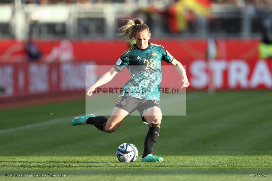 Sarai Linder, Max-Morlock-Stadion, Nürnberg, 12.04.2023, sport, action, Fussball, DFB, FIFA, UEFA, Freundschaftsspiel, BRA, GER, Frauen-Nationalmannschaft, Brasilien, Deutschland - Bild-ID: 2359267