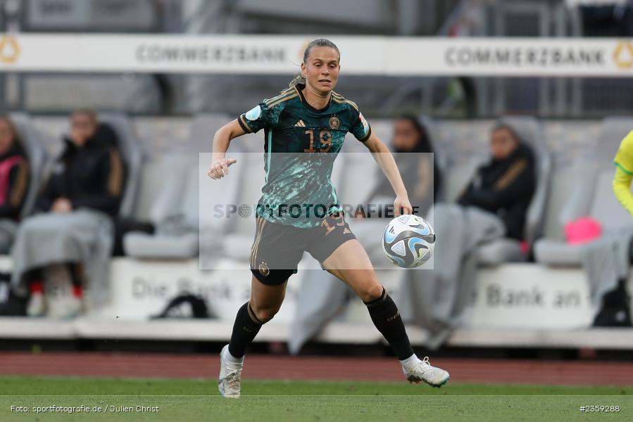 Klara Bühl, Max-Morlock-Stadion, Nürnberg, 12.04.2023, sport, action, Fussball, DFB, FIFA, UEFA, Freundschaftsspiel, BRA, GER, Frauen-Nationalmannschaft, Brasilien, Deutschland - Bild-ID: 2359288