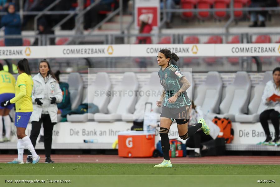 Dzsenifer Marozsán, Max-Morlock-Stadion, Nürnberg, 12.04.2023, sport, action, Fussball, DFB, FIFA, UEFA, Freundschaftsspiel, BRA, GER, Frauen-Nationalmannschaft, Brasilien, Deutschland - Bild-ID: 2359296 Dzsenifer Marozsán, Max-Morlock-Stadion, Nürnberg, 12.04.2023, sport, action, Fussball, DFB, FIFA, UEFA, Freundschaftsspiel, BRA, GER, Frauen-Nationalmannschaft, Brasilien, Deutschland - Bild-ID: 2359296