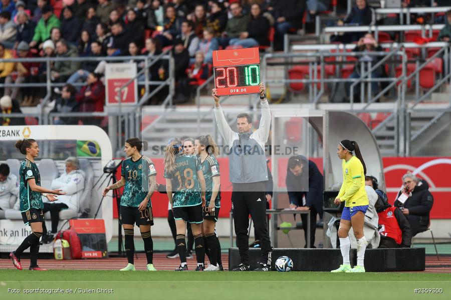 Dzsenifer Marozsán, Max-Morlock-Stadion, Nürnberg, 12.04.2023, sport, action, Fussball, DFB, FIFA, UEFA, Freundschaftsspiel, BRA, GER, Frauen-Nationalmannschaft, Brasilien, Deutschland - Bild-ID: 2359300 Dzsenifer Marozsán, Max-Morlock-Stadion, Nürnberg, 12.04.2023, sport, action, Fussball, DFB, FIFA, UEFA, Freundschaftsspiel, BRA, GER, Frauen-Nationalmannschaft, Brasilien, Deutschland - Bild-ID: 2359300