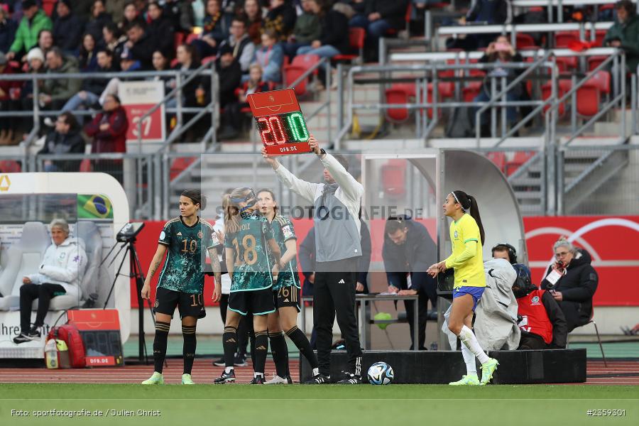 Dzsenifer Marozsán, Max-Morlock-Stadion, Nürnberg, 12.04.2023, sport, action, Fussball, DFB, FIFA, UEFA, Freundschaftsspiel, BRA, GER, Frauen-Nationalmannschaft, Brasilien, Deutschland - Bild-ID: 2359301 Dzsenifer Marozsán, Max-Morlock-Stadion, Nürnberg, 12.04.2023, sport, action, Fussball, DFB, FIFA, UEFA, Freundschaftsspiel, BRA, GER, Frauen-Nationalmannschaft, Brasilien, Deutschland - Bild-ID: 2359301