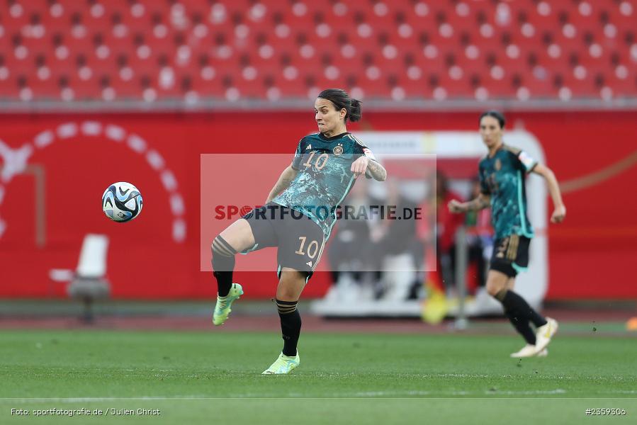 Dzsenifer Marozsán, Max-Morlock-Stadion, Nürnberg, 12.04.2023, sport, action, Fussball, DFB, FIFA, UEFA, Freundschaftsspiel, BRA, GER, Frauen-Nationalmannschaft, Brasilien, Deutschland - Bild-ID: 2359306
