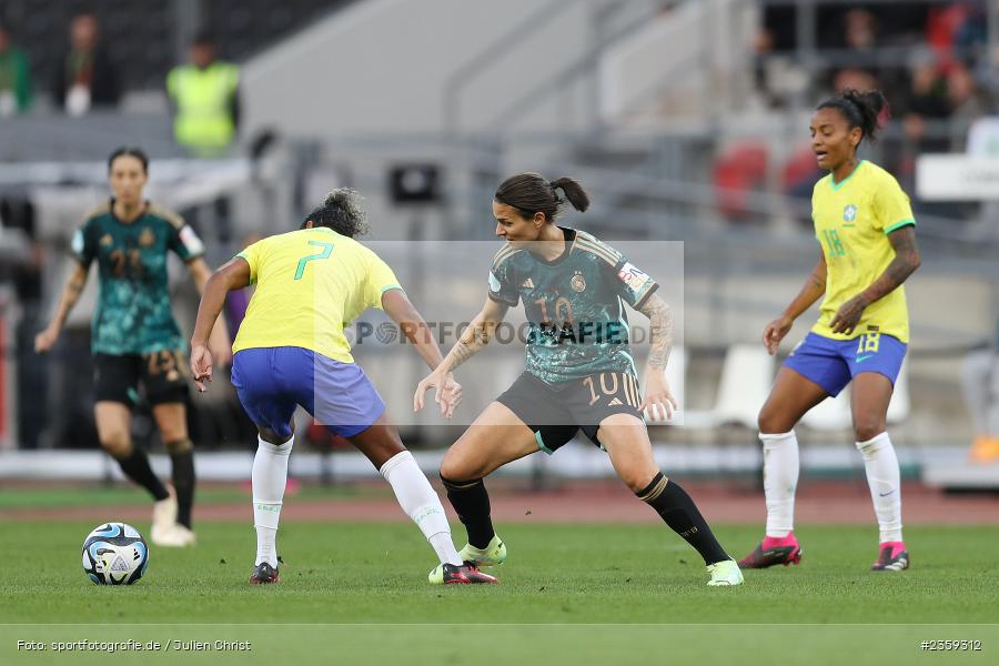 Dzsenifer Marozsán, Max-Morlock-Stadion, Nürnberg, 12.04.2023, sport, action, Fussball, DFB, FIFA, UEFA, Freundschaftsspiel, BRA, GER, Frauen-Nationalmannschaft, Brasilien, Deutschland - Bild-ID: 2359312