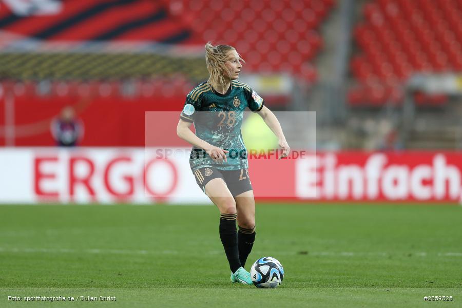 Sarai Linder, Max-Morlock-Stadion, Nürnberg, 12.04.2023, sport, action, Fussball, DFB, FIFA, UEFA, Freundschaftsspiel, BRA, GER, Frauen-Nationalmannschaft, Brasilien, Deutschland - Bild-ID: 2359325