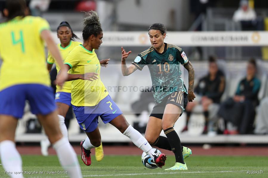 Dzsenifer Marozsán, Max-Morlock-Stadion, Nürnberg, 12.04.2023, sport, action, Fussball, DFB, FIFA, UEFA, Freundschaftsspiel, BRA, GER, Frauen-Nationalmannschaft, Brasilien, Deutschland - Bild-ID: 2359337