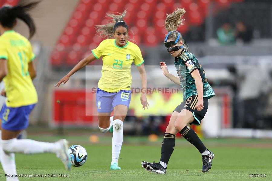 Melanie Leupolz, Max-Morlock-Stadion, Nürnberg, 12.04.2023, sport, action, Fussball, DFB, FIFA, UEFA, Freundschaftsspiel, BRA, GER, Frauen-Nationalmannschaft, Brasilien, Deutschland - Bild-ID: 2359339