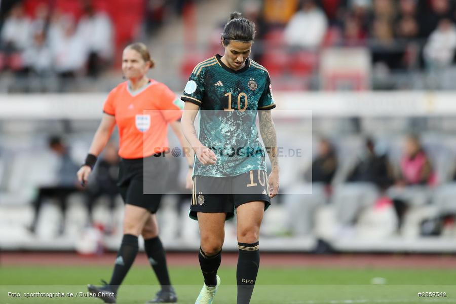 Dzsenifer Marozsán, Max-Morlock-Stadion, Nürnberg, 12.04.2023, sport, action, Fussball, DFB, FIFA, UEFA, Freundschaftsspiel, BRA, GER, Frauen-Nationalmannschaft, Brasilien, Deutschland - Bild-ID: 2359342