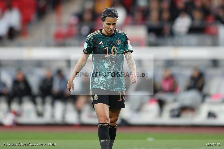 Dzsenifer Marozsán, Max-Morlock-Stadion, Nürnberg, 12.04.2023, sport, action, Fussball, DFB, FIFA, UEFA, Freundschaftsspiel, BRA, GER, Frauen-Nationalmannschaft, Brasilien, Deutschland - Bild-ID: 2359343