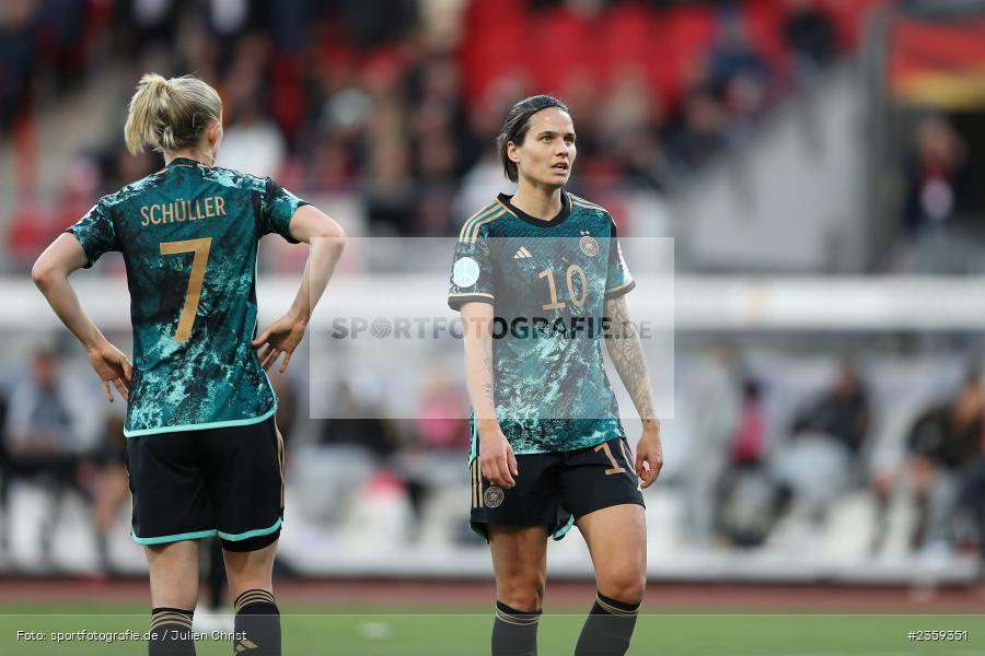 Dzsenifer Marozsán, Max-Morlock-Stadion, Nürnberg, 12.04.2023, sport, action, Fussball, DFB, FIFA, UEFA, Freundschaftsspiel, BRA, GER, Frauen-Nationalmannschaft, Brasilien, Deutschland - Bild-ID: 2359351