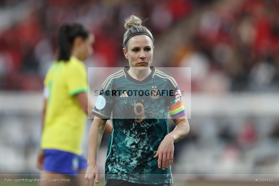 Svenja Huth, Max-Morlock-Stadion, Nürnberg, 12.04.2023, sport, action, Fussball, DFB, FIFA, UEFA, Freundschaftsspiel, BRA, GER, Frauen-Nationalmannschaft, Brasilien, Deutschland - Bild-ID: 2359353