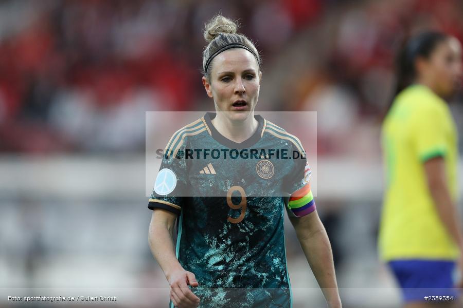 Svenja Huth, Max-Morlock-Stadion, Nürnberg, 12.04.2023, sport, action, Fussball, DFB, FIFA, UEFA, Freundschaftsspiel, BRA, GER, Frauen-Nationalmannschaft, Brasilien, Deutschland - Bild-ID: 2359354