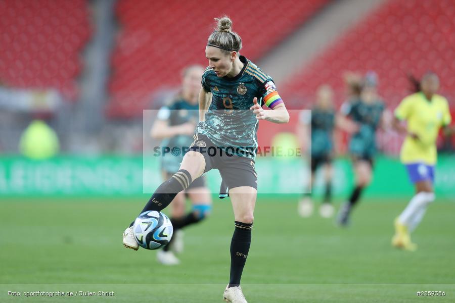 Svenja Huth, Max-Morlock-Stadion, Nürnberg, 12.04.2023, sport, action, Fussball, DFB, FIFA, UEFA, Freundschaftsspiel, BRA, GER, Frauen-Nationalmannschaft, Brasilien, Deutschland - Bild-ID: 2359356
