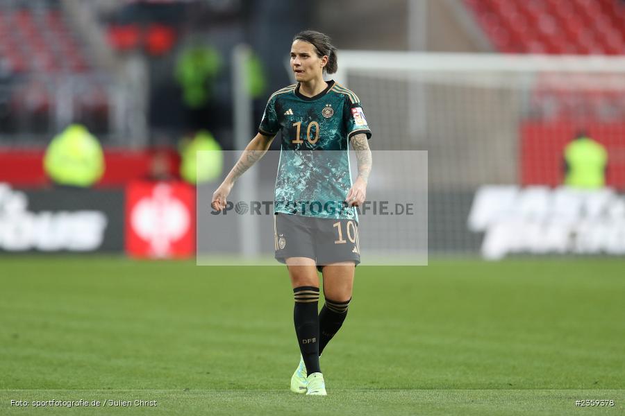 Dzsenifer Marozsán, Max-Morlock-Stadion, Nürnberg, 12.04.2023, sport, action, Fussball, DFB, FIFA, UEFA, Freundschaftsspiel, BRA, GER, Frauen-Nationalmannschaft, Brasilien, Deutschland - Bild-ID: 2359378
