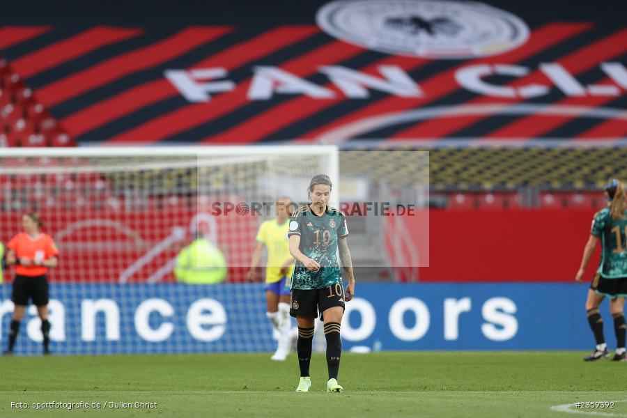 Dzsenifer Marozsán, Max-Morlock-Stadion, Nürnberg, 12.04.2023, sport, action, Fussball, DFB, FIFA, UEFA, Freundschaftsspiel, BRA, GER, Frauen-Nationalmannschaft, Brasilien, Deutschland - Bild-ID: 2359392 Dzsenifer Marozsán, Max-Morlock-Stadion, Nürnberg, 12.04.2023, sport, action, Fussball, DFB, FIFA, UEFA, Freundschaftsspiel, BRA, GER, Frauen-Nationalmannschaft, Brasilien, Deutschland - Bild-ID: 2359392