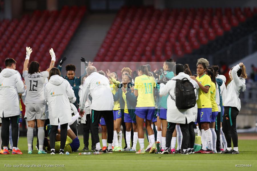 Mannschaftskreis, Max-Morlock-Stadion, Nürnberg, 12.04.2023, sport, action, Fussball, DFB, FIFA, UEFA, Freundschaftsspiel, BRA, GER, Frauen-Nationalmannschaft, Brasilien, Deutschland - Bild-ID: 2359484 Mannschaftskreis, Max-Morlock-Stadion, Nürnberg, 12.04.2023, sport, action, Fussball, DFB, FIFA, UEFA, Freundschaftsspiel, BRA, GER, Frauen-Nationalmannschaft, Brasilien, Deutschland - Bild-ID: 2359484