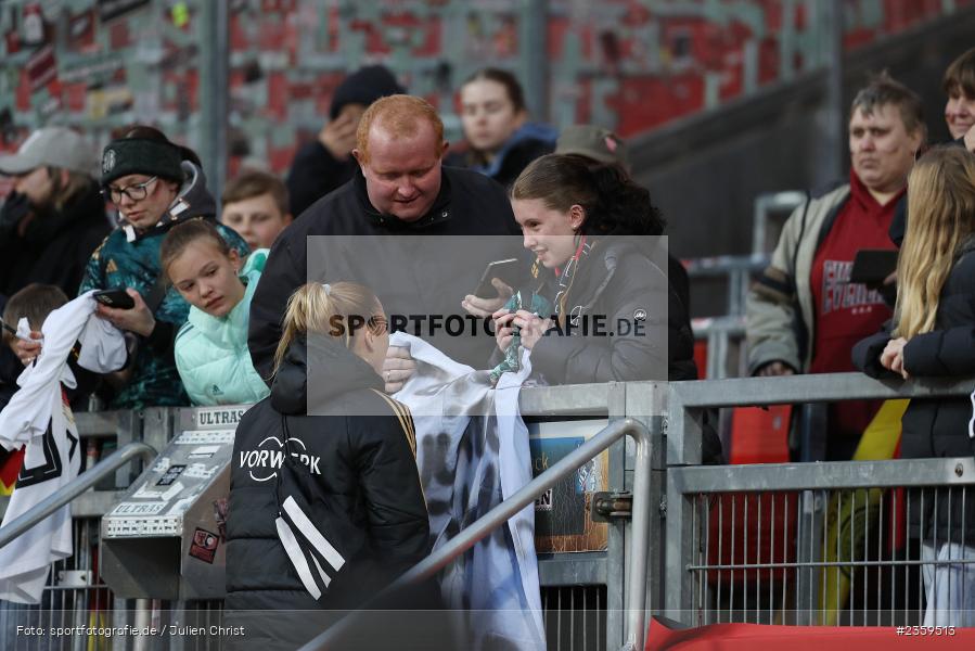 Max-Morlock-Stadion, Nürnberg, 12.04.2023, sport, action, Fussball, DFB, FIFA, UEFA, Freundschaftsspiel, BRA, GER, Frauen-Nationalmannschaft, Brasilien, Deutschland - Bild-ID: 2359513