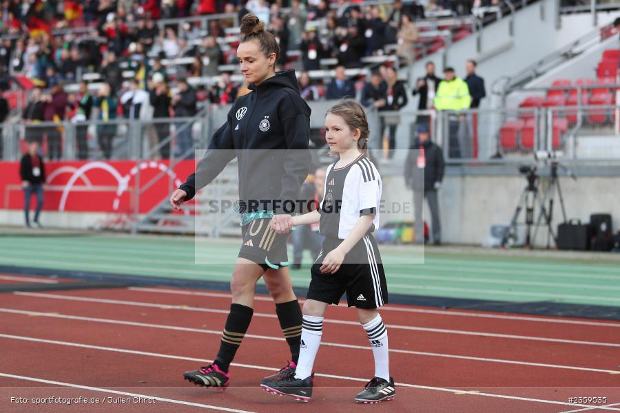 Lina Magull, Max-Morlock-Stadion, Nürnberg, 12.04.2023, sport, action, Fussball, DFB, FIFA, UEFA, Freundschaftsspiel, BRA, GER, Frauen-Nationalmannschaft, Brasilien, Deutschland - Bild-ID: 2359535