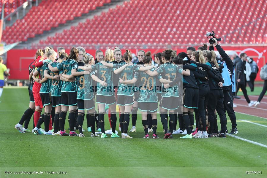 Mannschaftskreis, Max-Morlock-Stadion, Nürnberg, 12.04.2023, sport, action, Fussball, DFB, FIFA, UEFA, Freundschaftsspiel, BRA, GER, Frauen-Nationalmannschaft, Brasilien, Deutschland - Bild-ID: 2359571