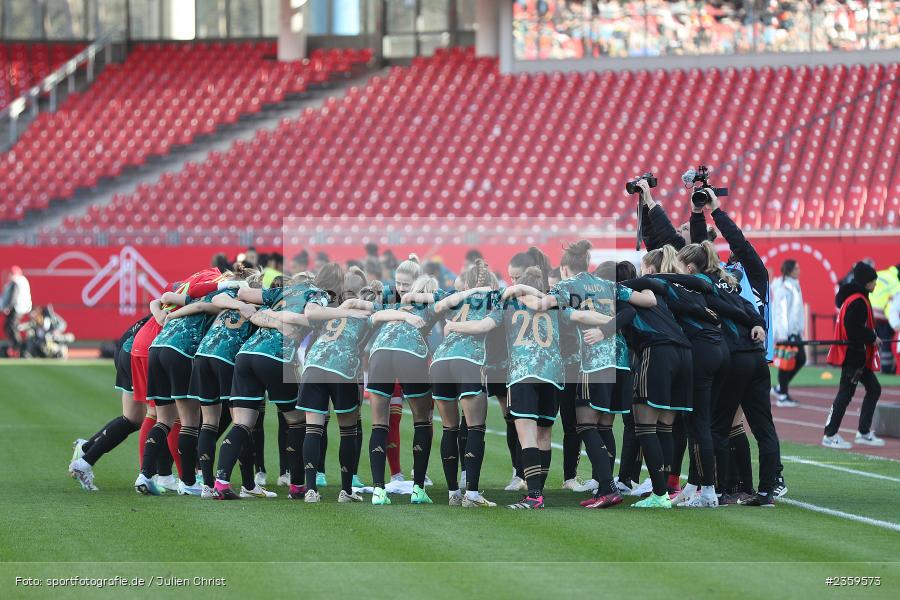 Mannschaftskreis, Max-Morlock-Stadion, Nürnberg, 12.04.2023, sport, action, Fussball, DFB, FIFA, UEFA, Freundschaftsspiel, BRA, GER, Frauen-Nationalmannschaft, Brasilien, Deutschland - Bild-ID: 2359573
