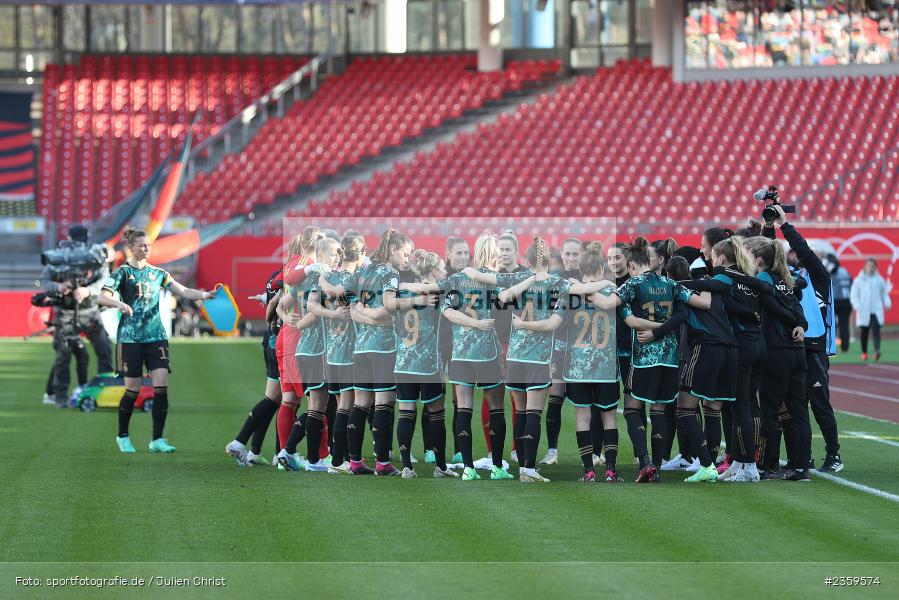 Mannschaftskreis, Max-Morlock-Stadion, Nürnberg, 12.04.2023, sport, action, Fussball, DFB, FIFA, UEFA, Freundschaftsspiel, BRA, GER, Frauen-Nationalmannschaft, Brasilien, Deutschland - Bild-ID: 2359574