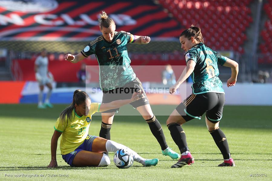 Alexandra Popp, Max-Morlock-Stadion, Nürnberg, 12.04.2023, sport, action, Fussball, DFB, FIFA, UEFA, Freundschaftsspiel, BRA, GER, Frauen-Nationalmannschaft, Brasilien, Deutschland - Bild-ID: 2359576