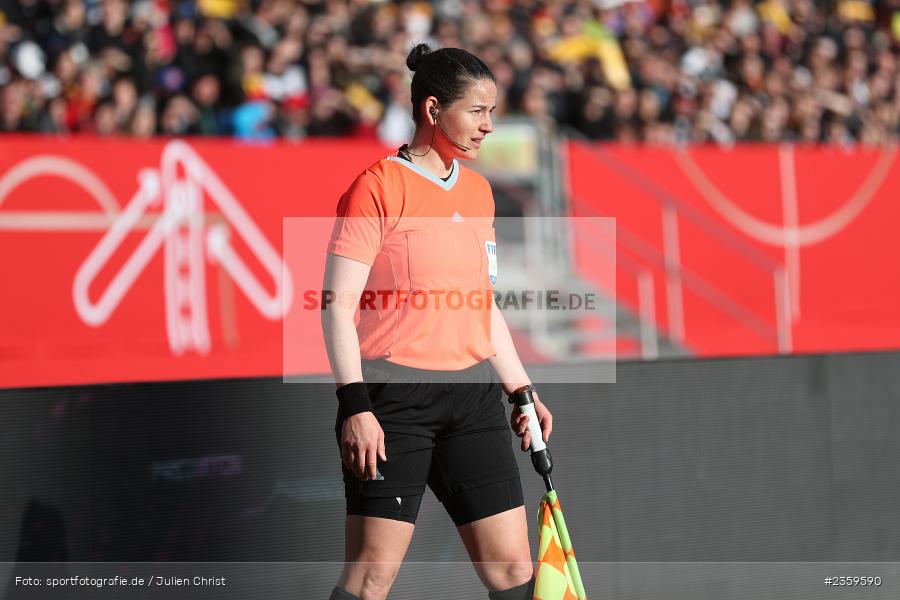 Assistent, Schiedsrichter, Linda Schmid, Max-Morlock-Stadion, Nürnberg, 12.04.2023, sport, action, Fussball, DFB, FIFA, UEFA, Freundschaftsspiel, BRA, GER, Frauen-Nationalmannschaft, Brasilien, Deutschland - Bild-ID: 2359590