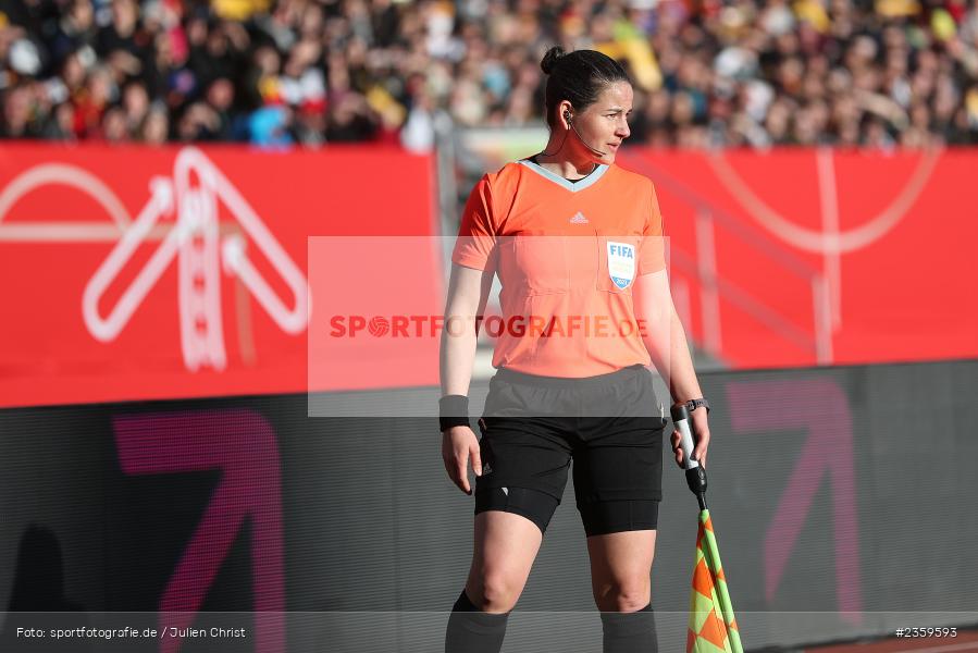 Assistent, Schiedsrichter, Linda Schmid, Max-Morlock-Stadion, Nürnberg, 12.04.2023, sport, action, Fussball, DFB, FIFA, UEFA, Freundschaftsspiel, BRA, GER, Frauen-Nationalmannschaft, Brasilien, Deutschland - Bild-ID: 2359593