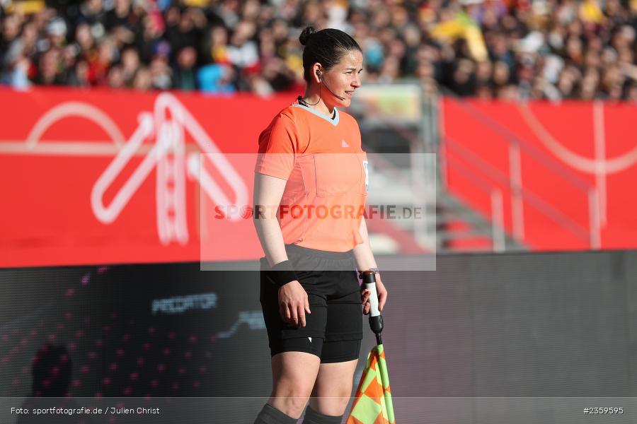 Assistent, Schiedsrichter, Linda Schmid, Max-Morlock-Stadion, Nürnberg, 12.04.2023, sport, action, Fussball, DFB, FIFA, UEFA, Freundschaftsspiel, BRA, GER, Frauen-Nationalmannschaft, Brasilien, Deutschland - Bild-ID: 2359595
