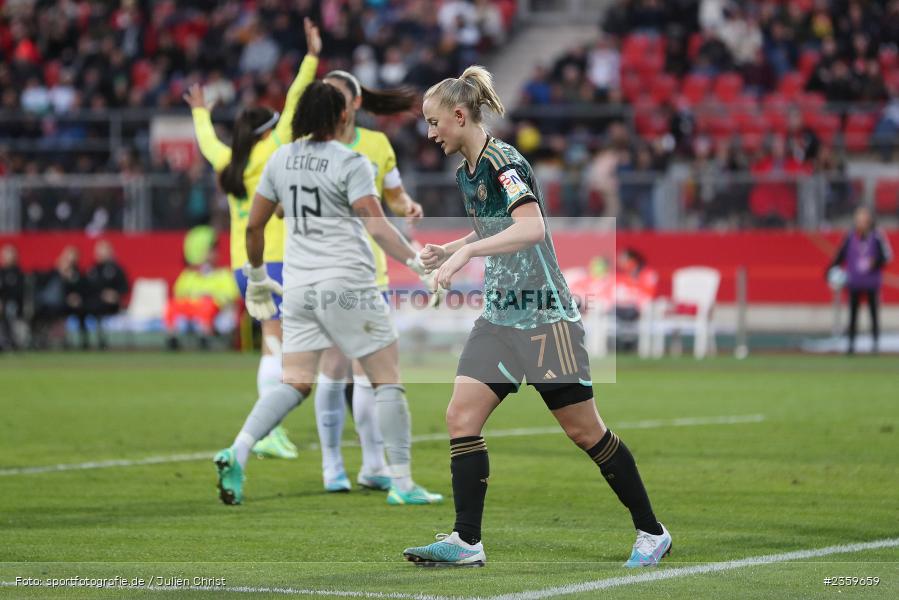 Lea Schüller, Max-Morlock-Stadion, Nürnberg, 12.04.2023, sport, action, Fussball, DFB, FIFA, UEFA, Freundschaftsspiel, BRA, GER, Frauen-Nationalmannschaft, Brasilien, Deutschland - Bild-ID: 2359659